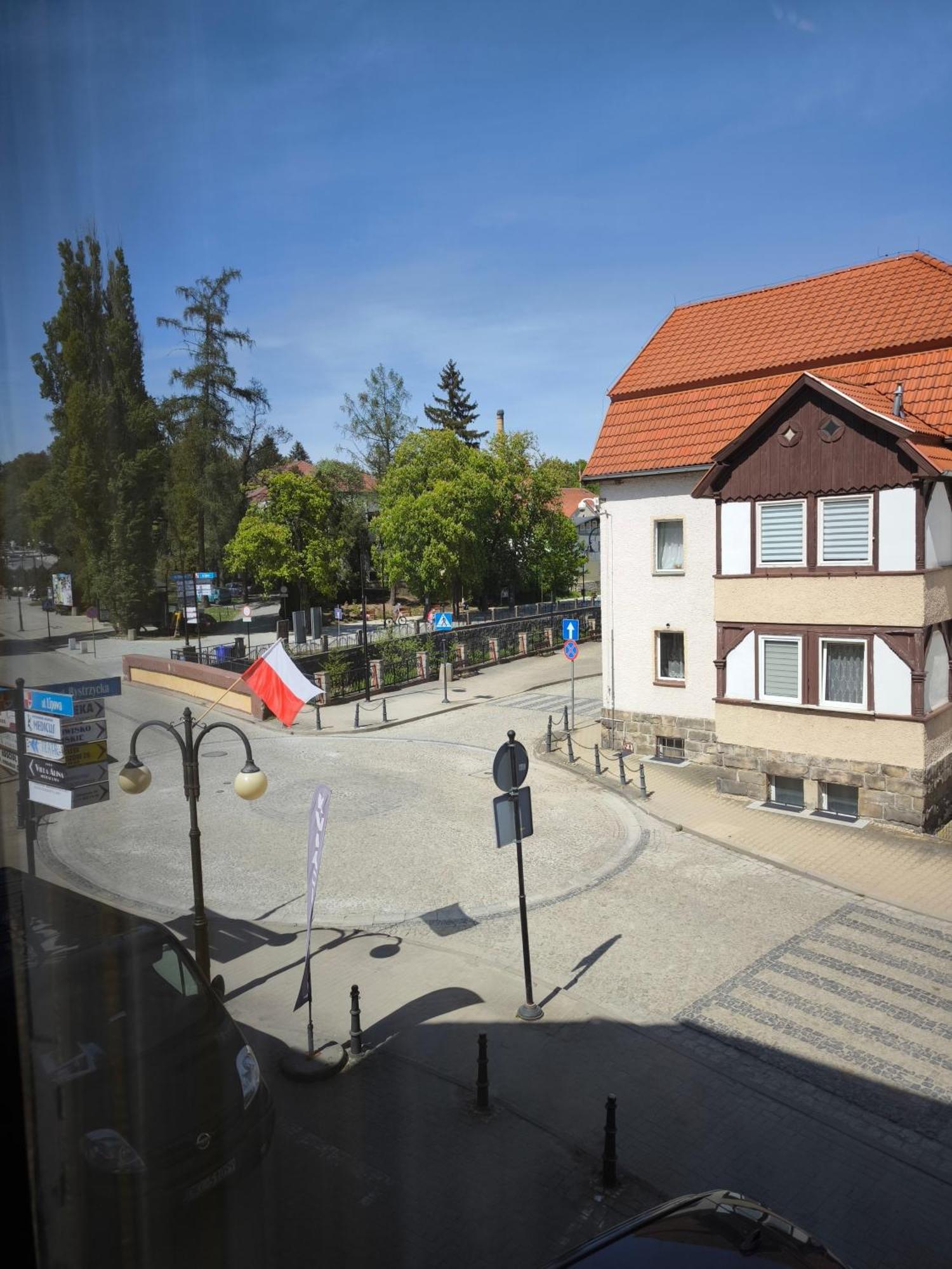 Uroczy Apartament Przy Deptaku Z Parkingiem. Поляница-Здруй Экстерьер фото